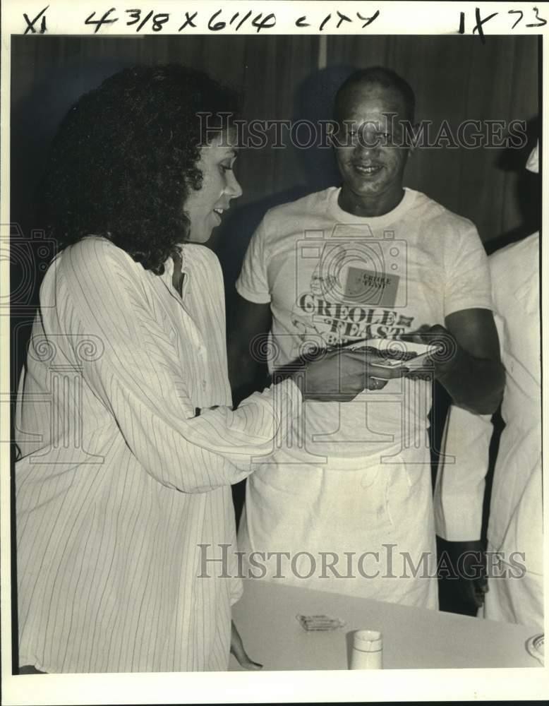 1978 Press Photo Actress Denise Nicholas samples Chef Alfred Truffant's cooking