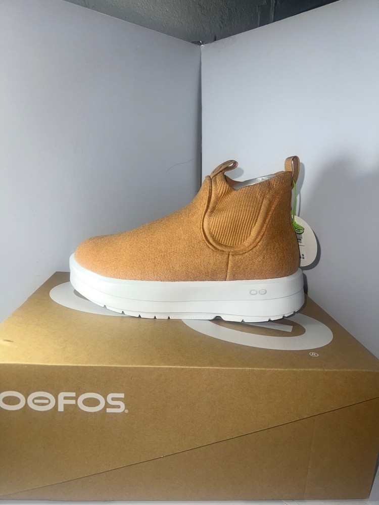 New Oofos Women’s Size  7 Oomega Londoner Recovery Boot Almond Color $199 MSRP