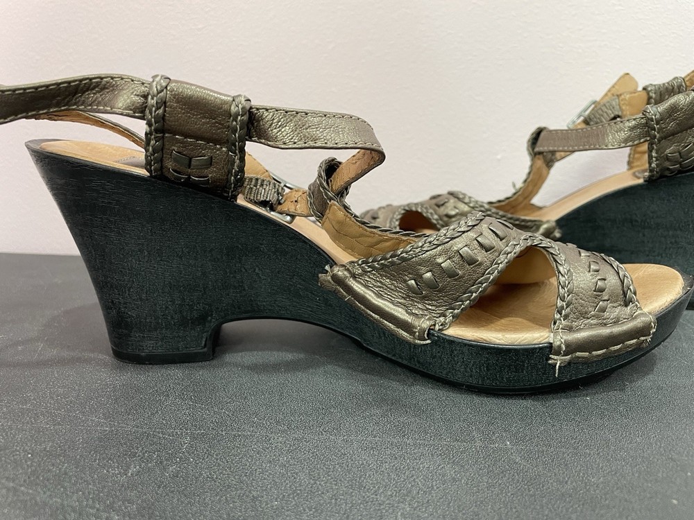 Brown Tan SANDALS Womens Size 7 1/2 M High Heels CLARKS Bendables