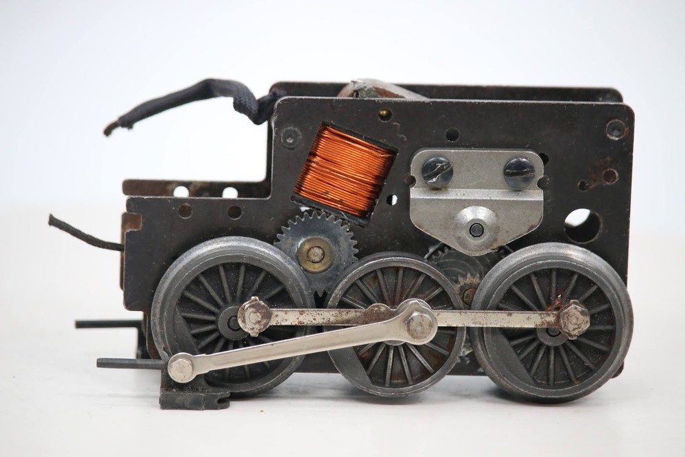 Lionel 2026-100 6-Wheel Motor Chassis O Gauge Steam Locomotive