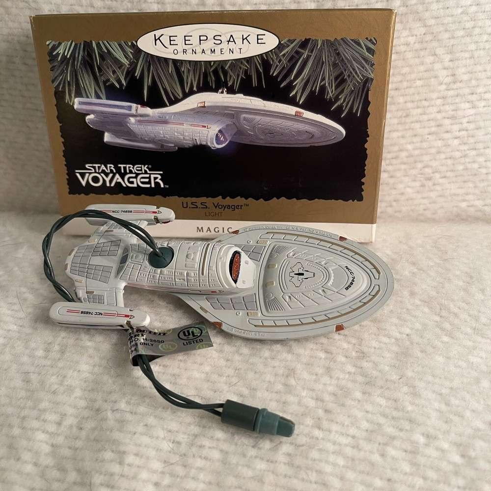 1996 HALLMARK STAR TREK U.S.S. VOYAGER NCC-74656 MAGIC LIGHT KEEPSAKE ORNAMENT