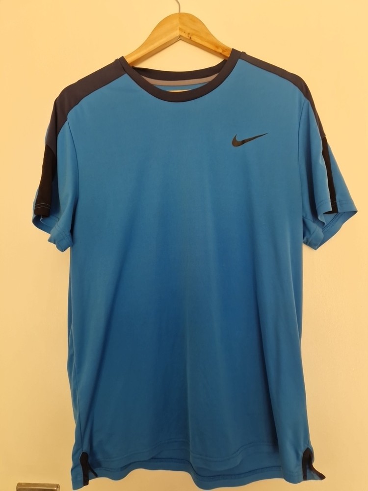 Nike Dri-Fit Blue Large Mens Tshirt Great Condition Short Sleeve