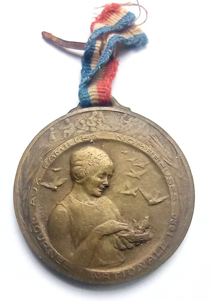 1920 French Post Ww1 Charity Journee Badge /  Medal For Large Families