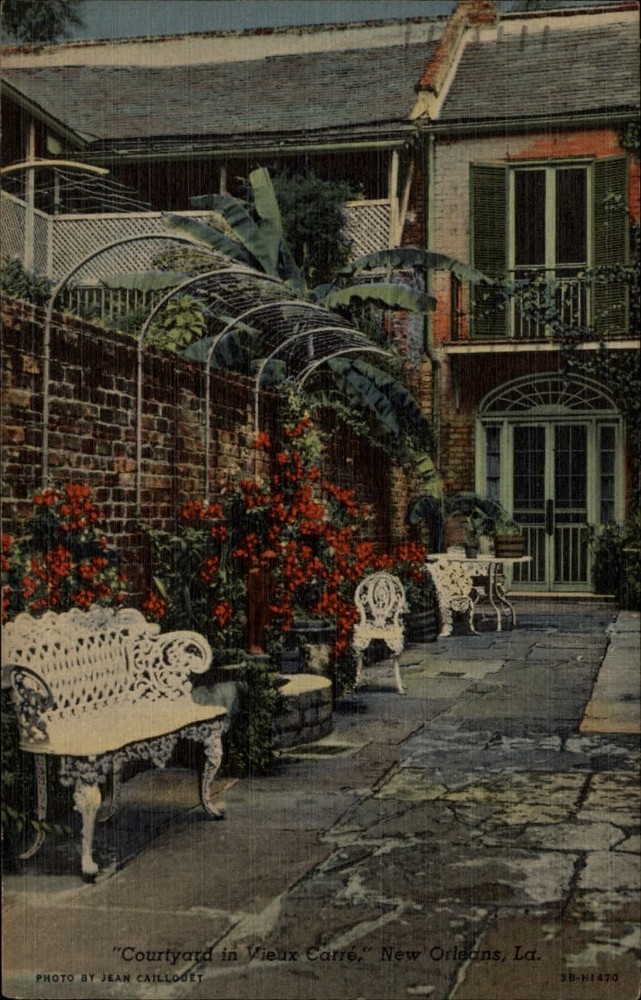 New Orleans Louisiana Freirson Courtyard Vieux Carre roses mailed 1948 postcard