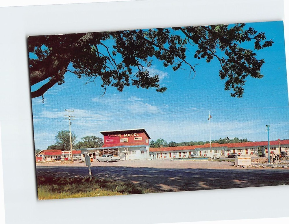 Postcard Gateway Motel Gananoque Ontario Canada