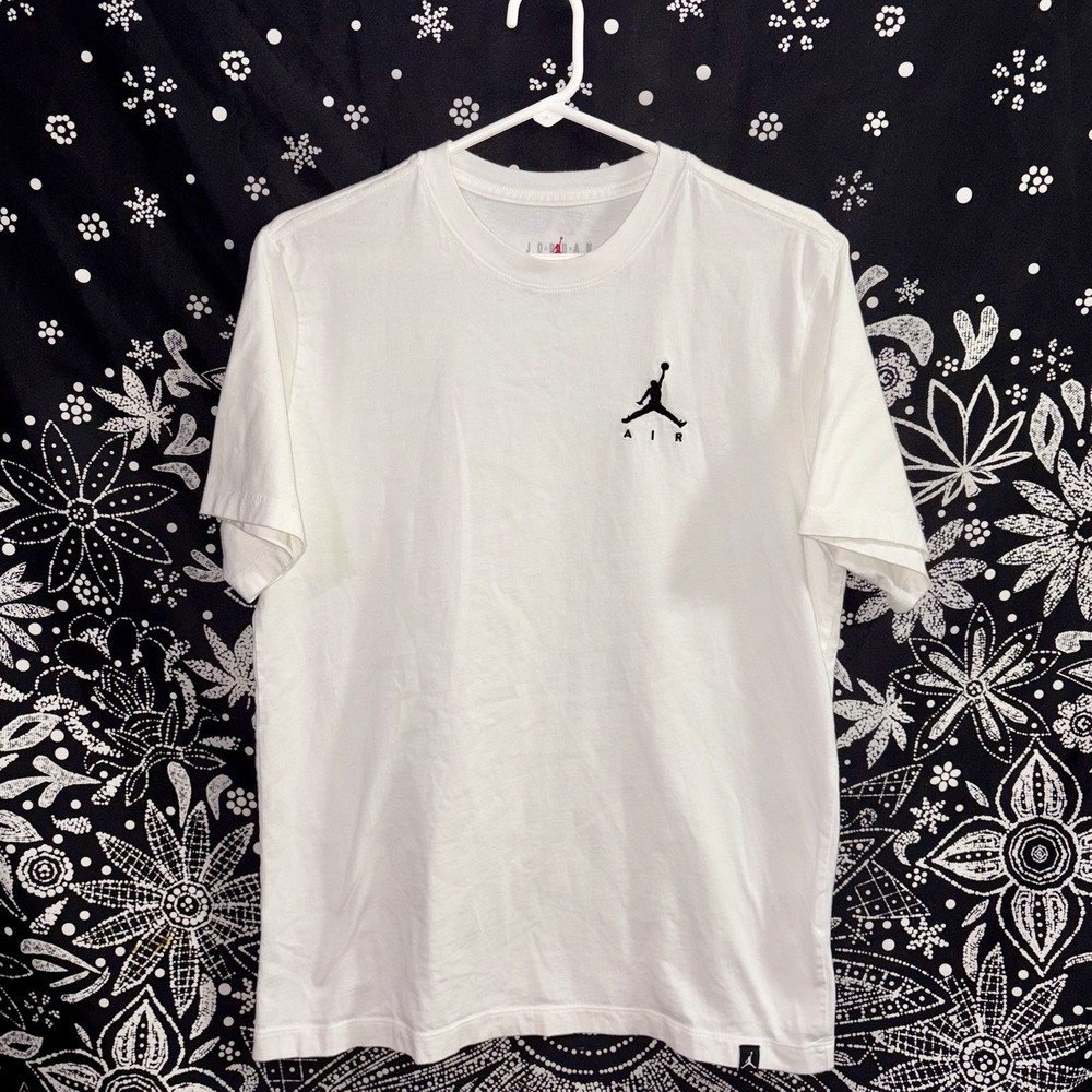Nike Air Jordan T-Shirt Medium Men’s White Jumpman BIG Logo Athletic Basketball