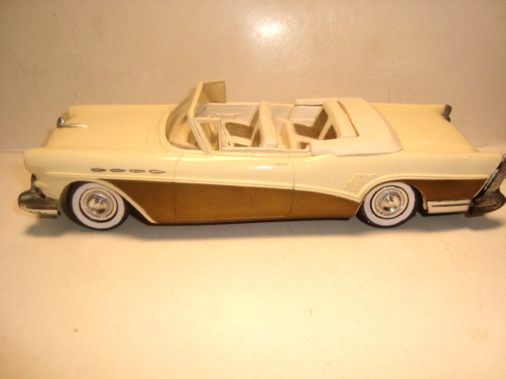 AMT 1957 Buick Roadmaster Convertible Dealer Promo Model Car