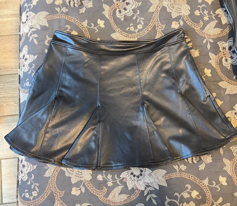 Avec Les Filles Faux Leather Pleated Skater Skirt Black Women's Size L