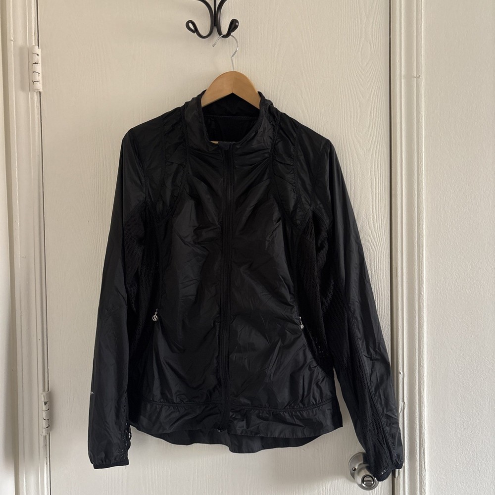 Lululemon Women’s Size 10 Black Lightweight Jacket Mesh Panels Full Zip Athletic
