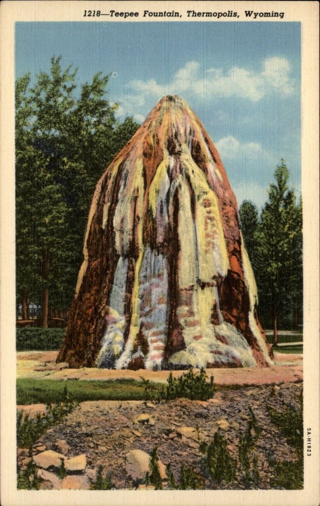 Teepee Fountain Thermopolis Wyoming WY ~ unused 1940s linen postcard