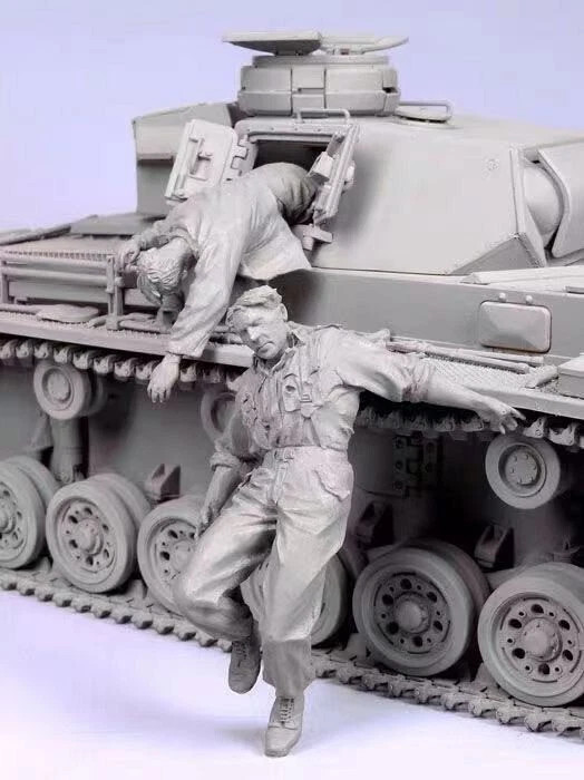1:35 Scale German resin soldiers in WWII German armored soldiers two casualties