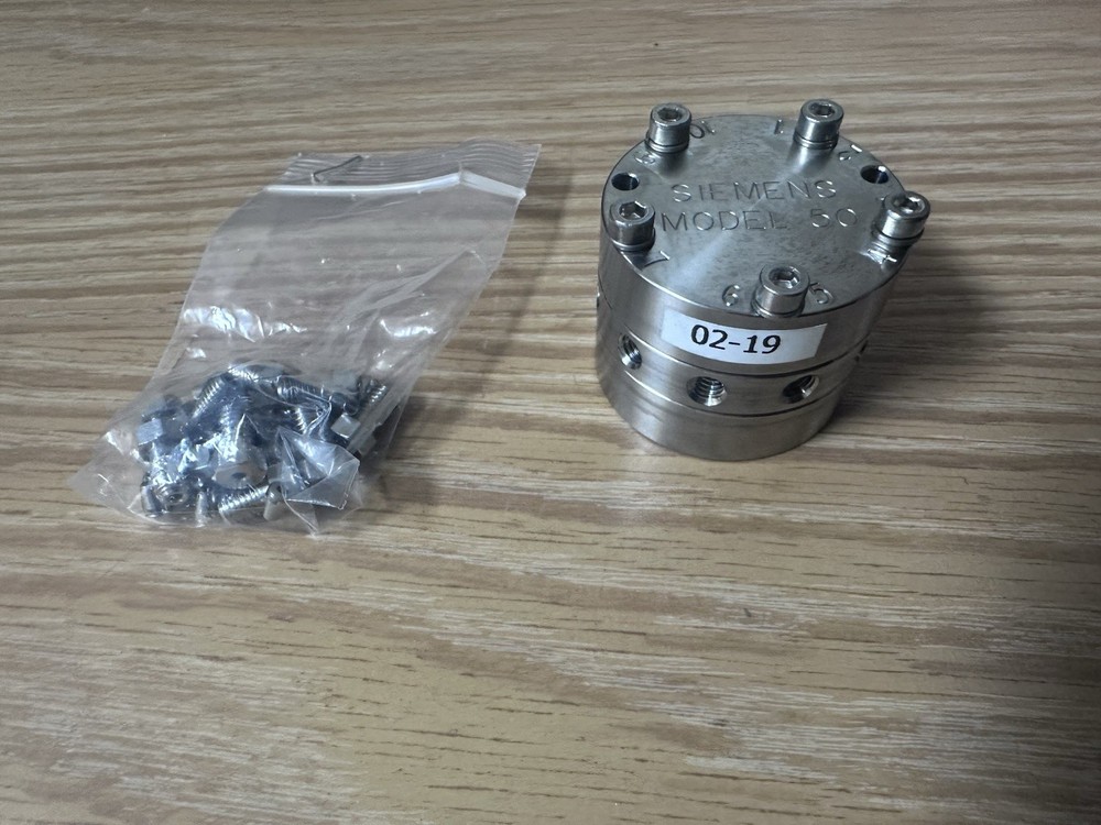 Refurbished- Siemens Model 50 Manifold Valve with Mounting Hardware.