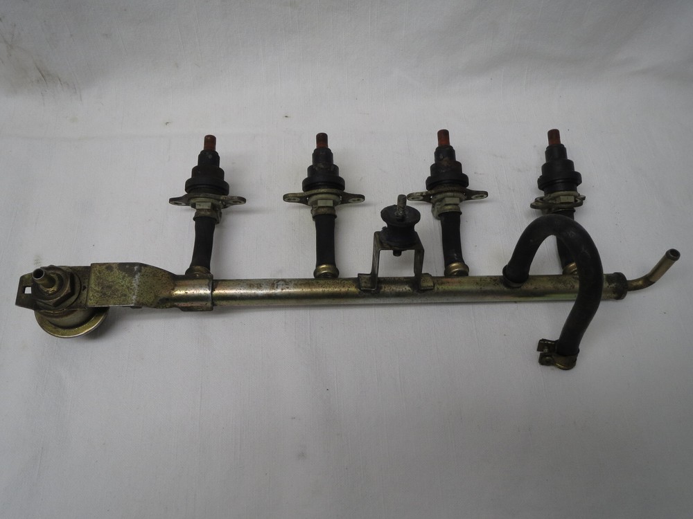 Alfa Romeo 1982-89 Spider Fuel Rail with Injectors & Bosch Regulator 0280160214