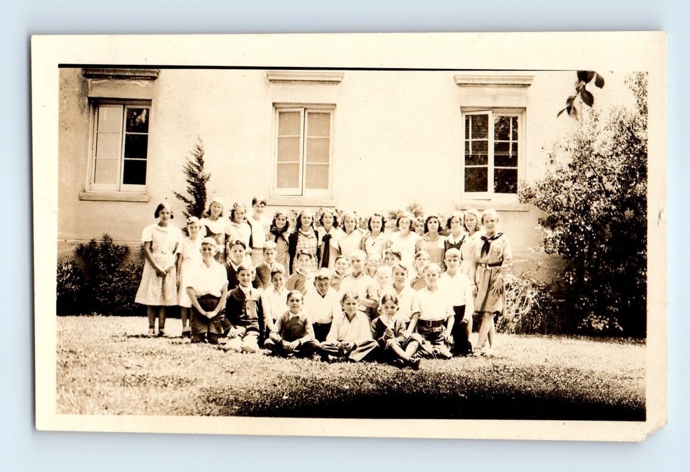 Old Vintage Photo BOYS GIRLS CHILDREN SCHOOL CLASS GROUP PICTURE SNAPSHOT