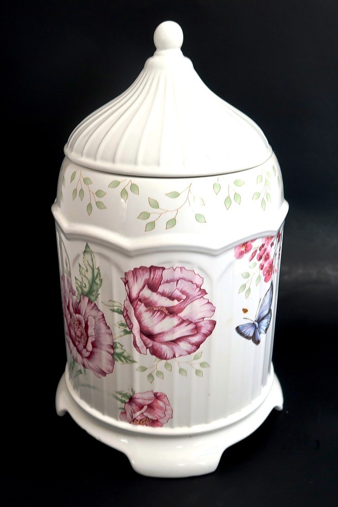 LENOX Butterfly Meadow Lavender Cookie Jar with Lid Canister by Louise Le Luyer
