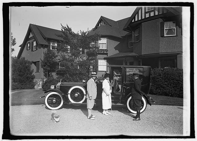 Photo:Kennebunk Port ME Atwater Kent Couple 1925 Automobile Mansion