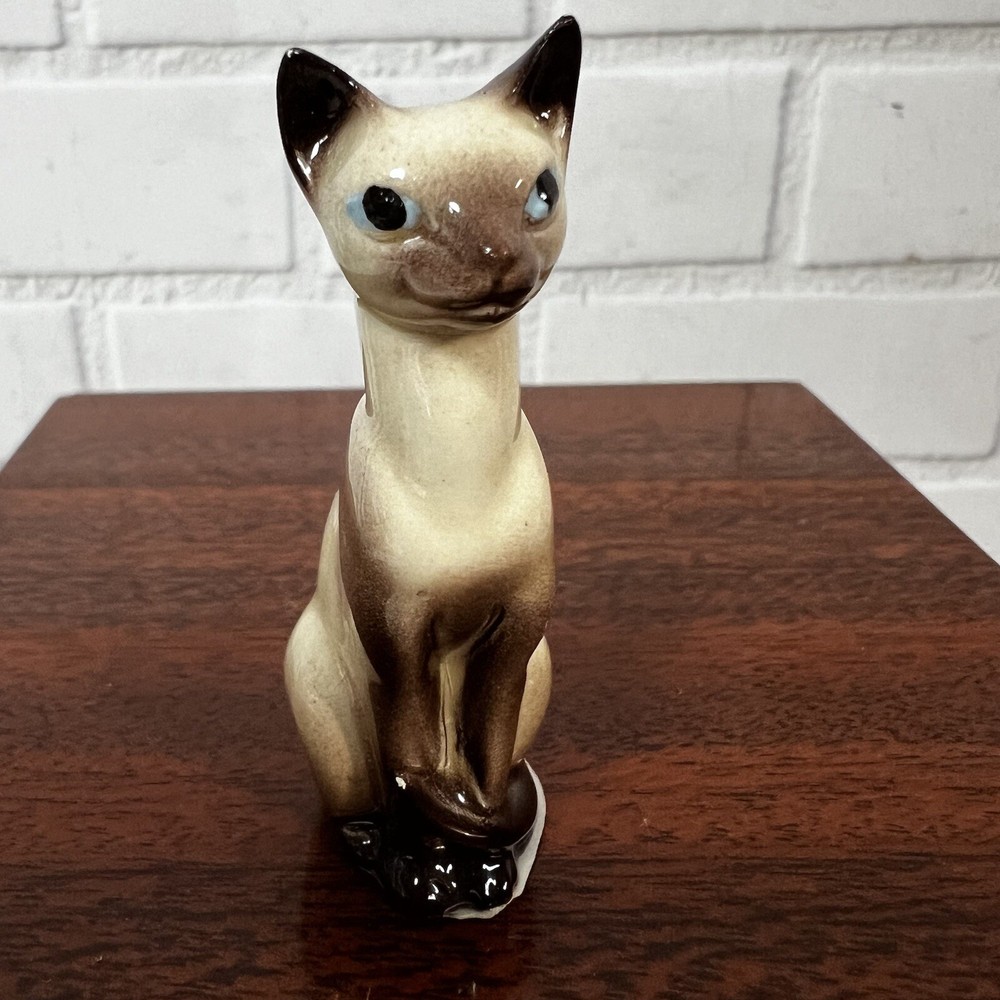 Vintage 2.5” Siamese Cat Figurine Glazed Blue Eyes MCM Figure Knick Knack Kitsch