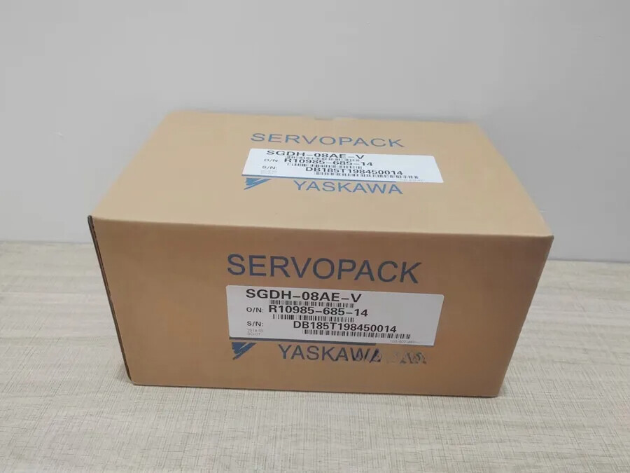 1pcs New In Box Yaskawa SGDH-08AE-V Servo Drive Free delivery