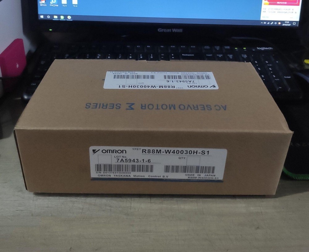 New Omron R88M-W40030H-S1 Servo Motor In Box Expedited Shipping 1PC