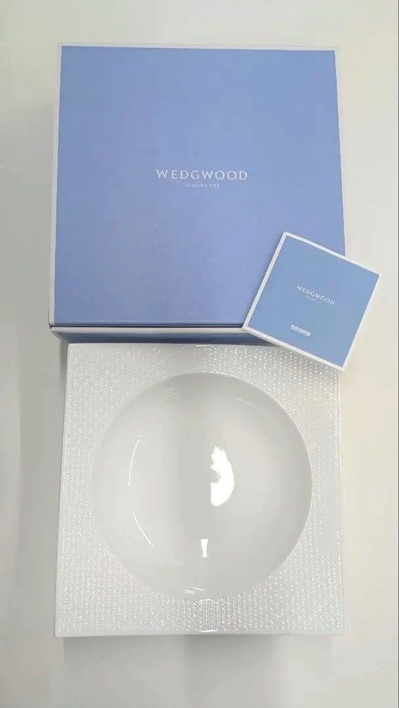 Wedgwood GIO Square Plate Porcelain with Box Elegant White Decor