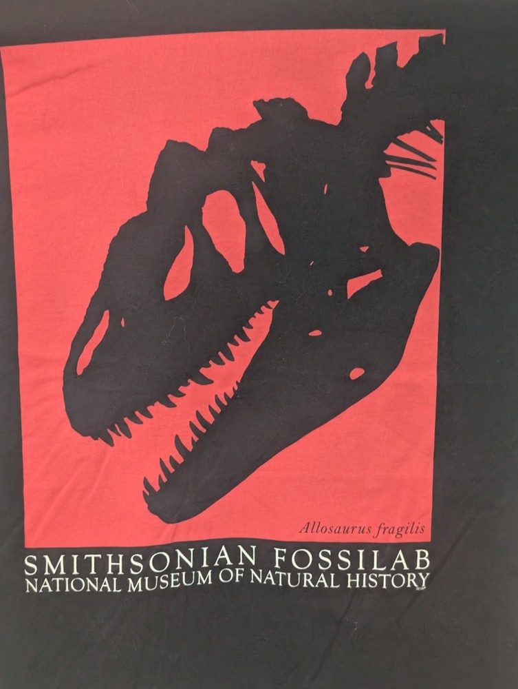 Smithsonian Museum Men's T-shirt Black Allosaurus Fragilis Fossil Skull 2XL 6277