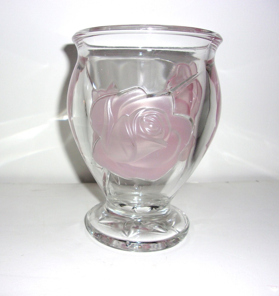 Lovely Teleflora heavy glass vase w/embossed frosted pink roses 6 in tall