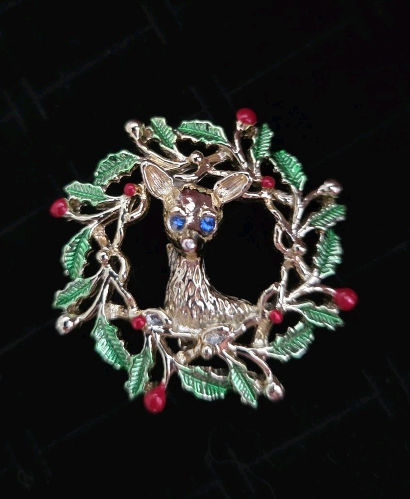 Vintage  Signed Gerrys CHRISTMAS Brooch Pin Holly Wreath W Reindeer Gold Tone