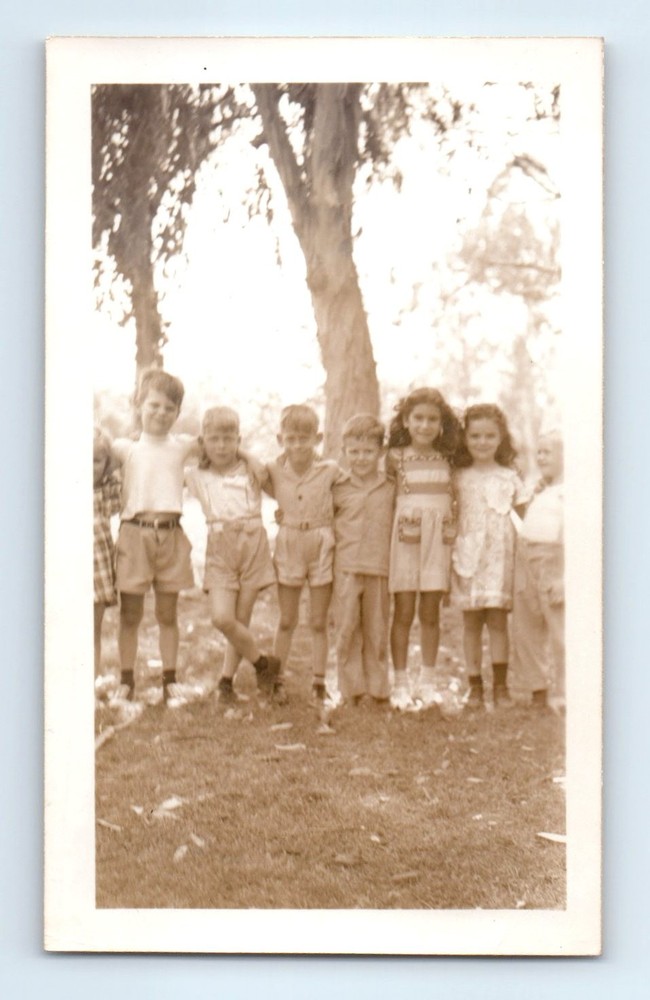 Old Vintage Photo BOYS AND GIRLS CHILDREN GROUP PICTURE UNDER TREE SNAPSHOT