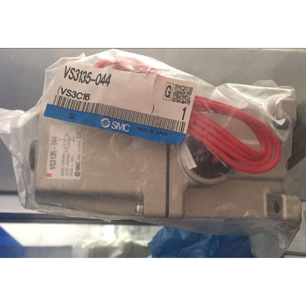one new smc vs3135-044 solenoid valve fast delivery *yt