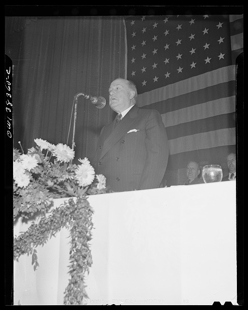 Photo:Franklin D Roosevelt 1940s Speech American Flag Podium Flowers