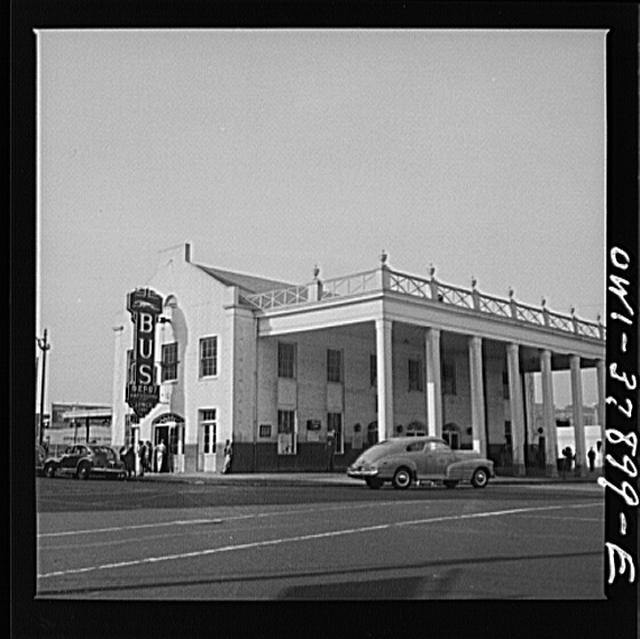 Photo:Louisville Kentucky Greyhound Bus Depot 1940s Terminal Building Cars