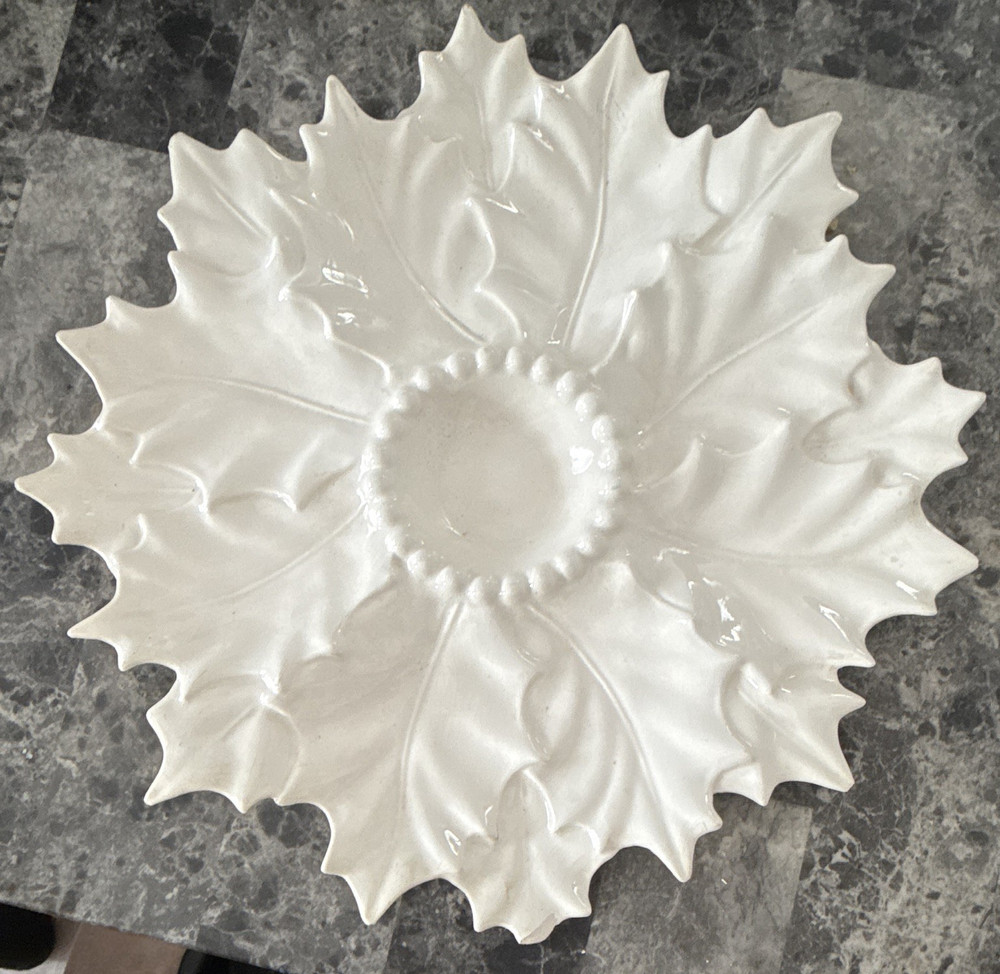 White Glossy Ceramic Leaf Pattern Decorative Plate, Round One-Piece