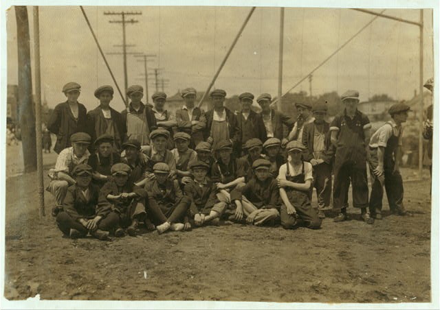 Kerr Thread Mill,Fall River,Massachusetts,Child Labor,Lewis Wickes Hine,1916,6