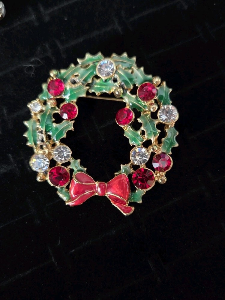 Vintage Signed TC CHRISTMAS Brooch Pin ENAMEL Holly Wreath  Rhinestone Gold Tone