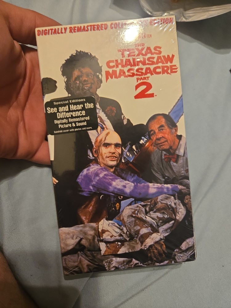 The Texas Chainsaw Massacre 2 (VHS, 1996, Remastered) Sealed1996 Video Treasures