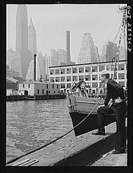 Photo:New York. Scene on the docks at Fulton fish market, New York