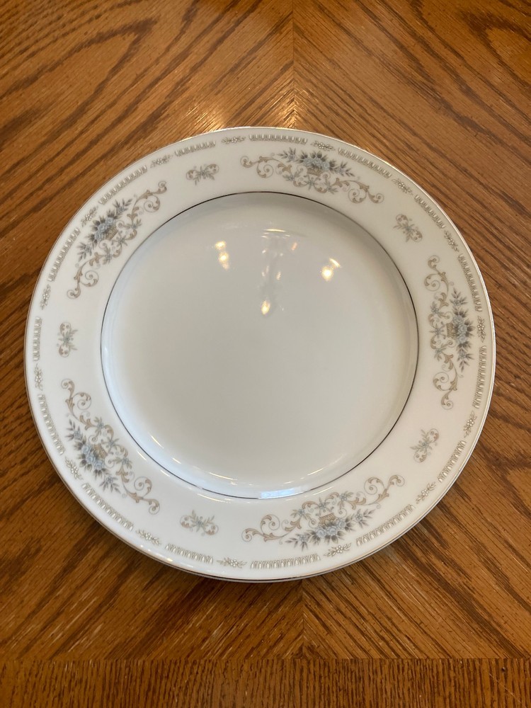 Wade Fine Porcelain China Diane Japan Dinner Plate 10.25