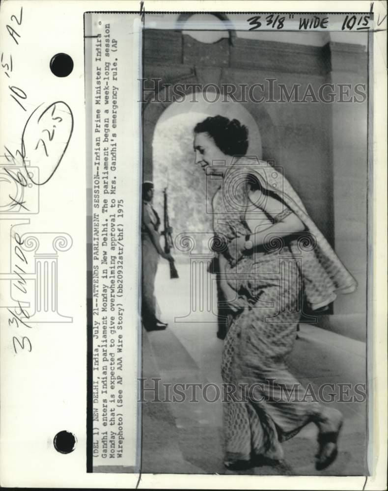 1975 Press Photo Indian Prime Minister Indira Gandhi at parliament in New Delhi