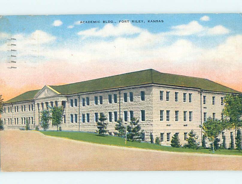 Linen BUILDING Fort Riley - Manhattan & Junction City Kansas KS 60k cards ho1558