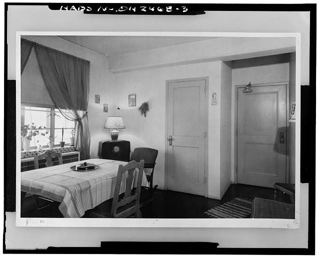 Photo:Cincinnati Ohio Laurel Homes Historic District 1940s Interior Room