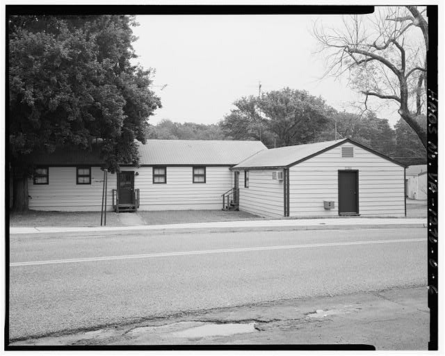 Building 304. View east - Arlington Hall Station, Building Nos. 302-304, 4000