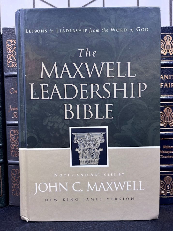 Maxwell Leadership Bible NKJV Hardcover 2002 John Maxwell 21 Laws Leadership VG