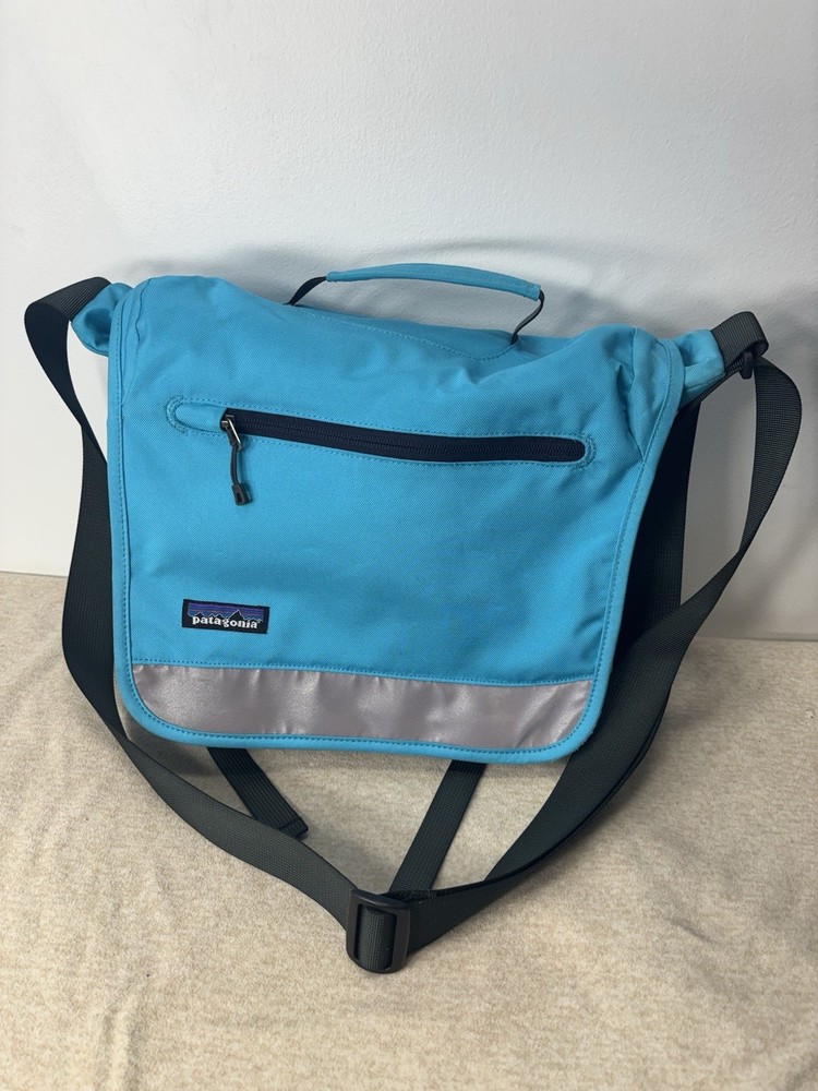 Patagonia Mens Blue Laptop Messenger Bag with Adjustable Crossbody Strap & Pockets 12x11