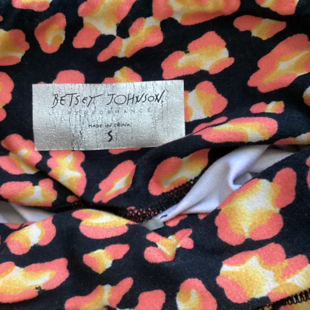 Betsey Johnson Performance Women's Ankle Leggings S Animal Print Heart Accents