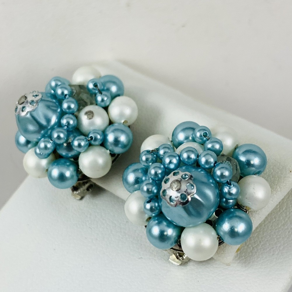 Vintage 1950s Japan Blue & White Beaded Cluster Clip on Earrings