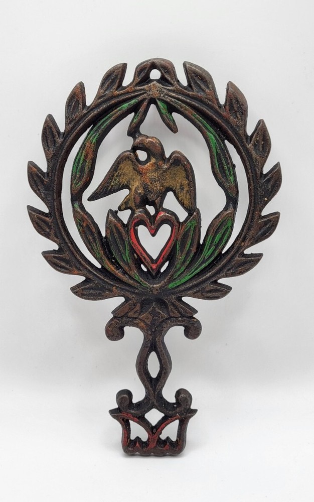 Vintage Cast Iron Eagle Heart Wreath Footed Trivet Rustic Decor