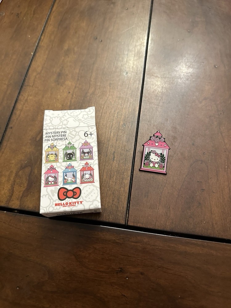 Sanrio Collectible Pin: Hello Kitty (Lantern) - Loungefly - OPEN - New