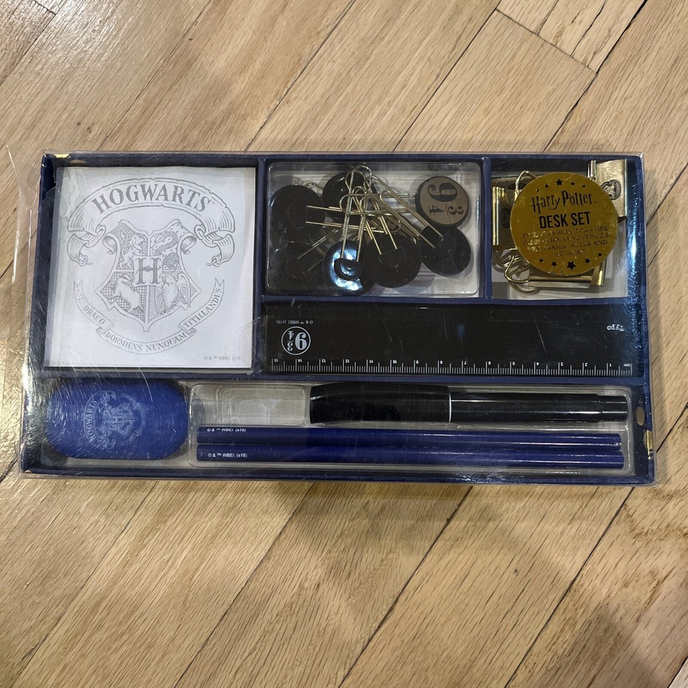 Harry Potter Hogwarts Desk Set Typo