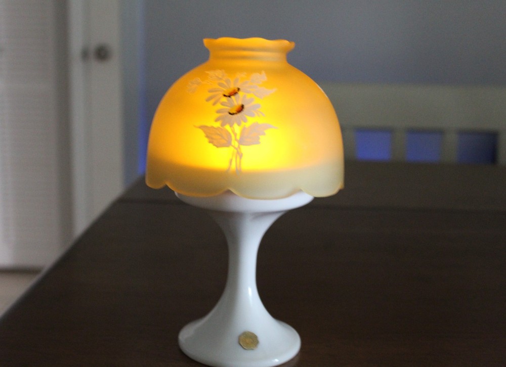 WESTMORELAND Fairy Lamp Yellow Satin Hand Painted Daisies Original Sticker 3 Pc.