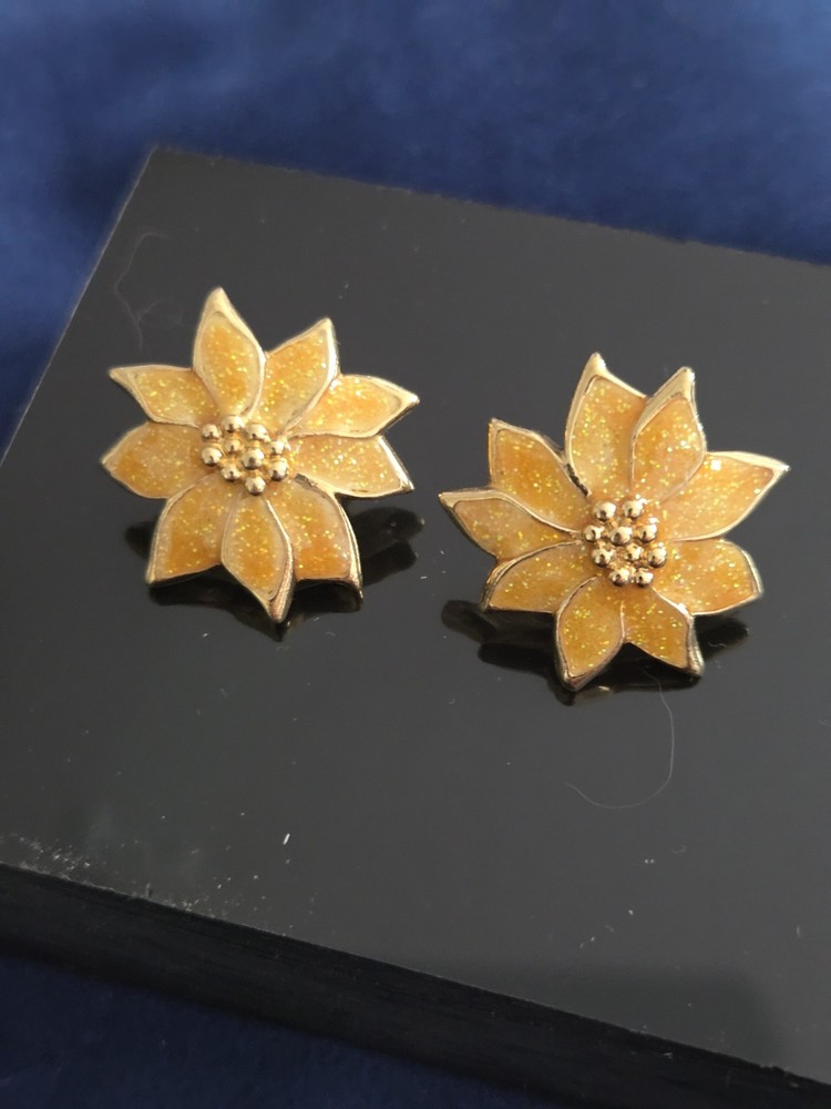 Vintage AVON Earrings Holiday  Gold Tone Christmas Poinsettia Yellow Enamel Stud